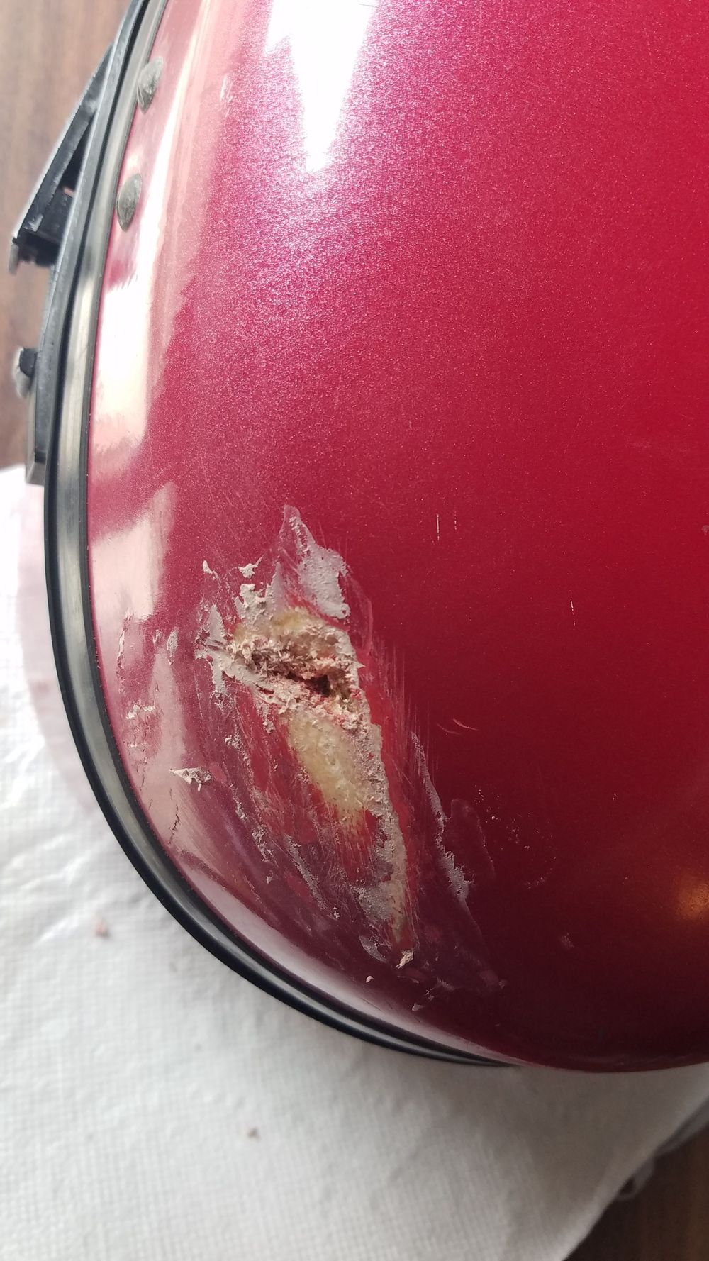 Brack cello case repair, photograph 4