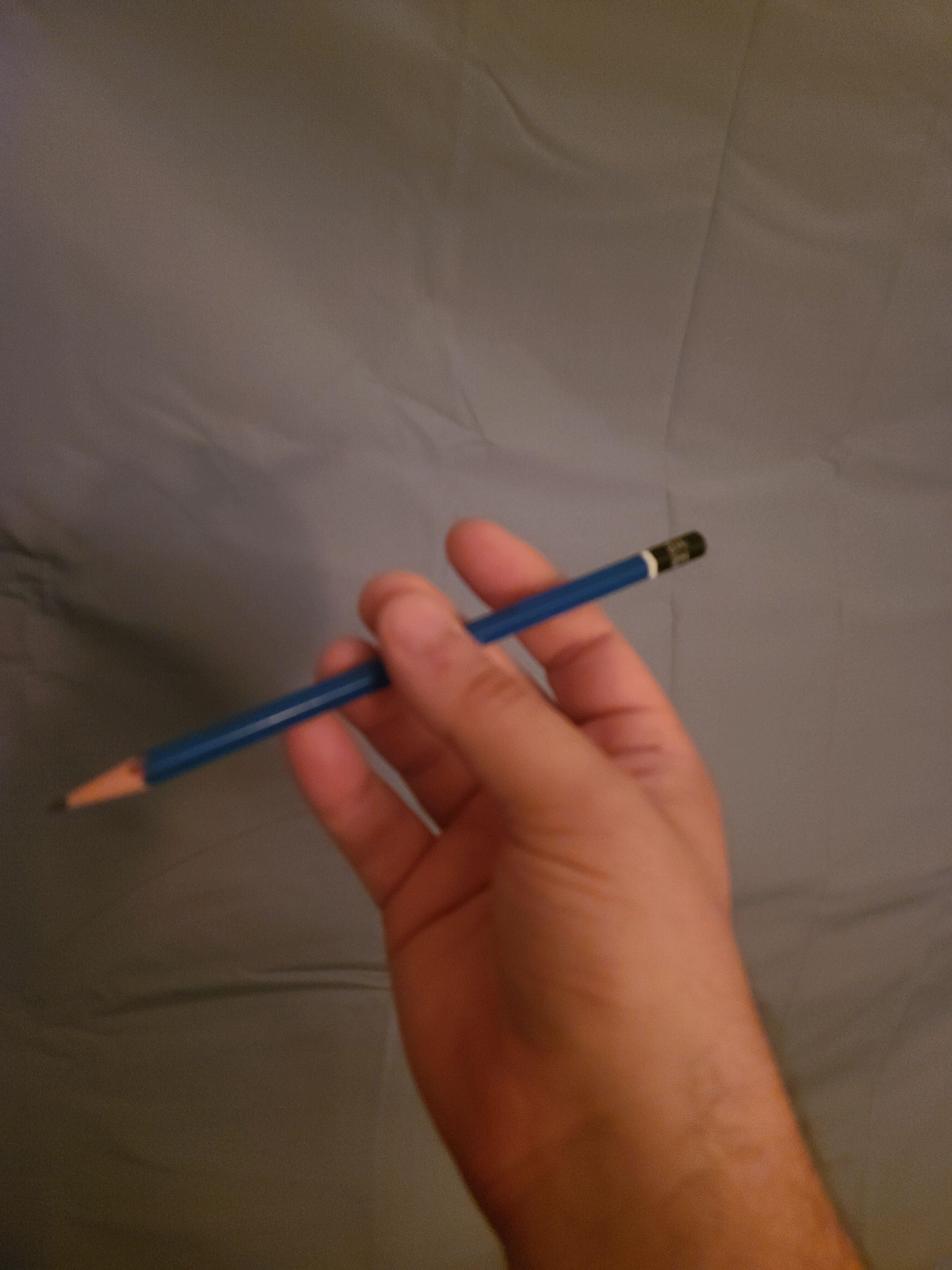 Pencil bow hold, view 2