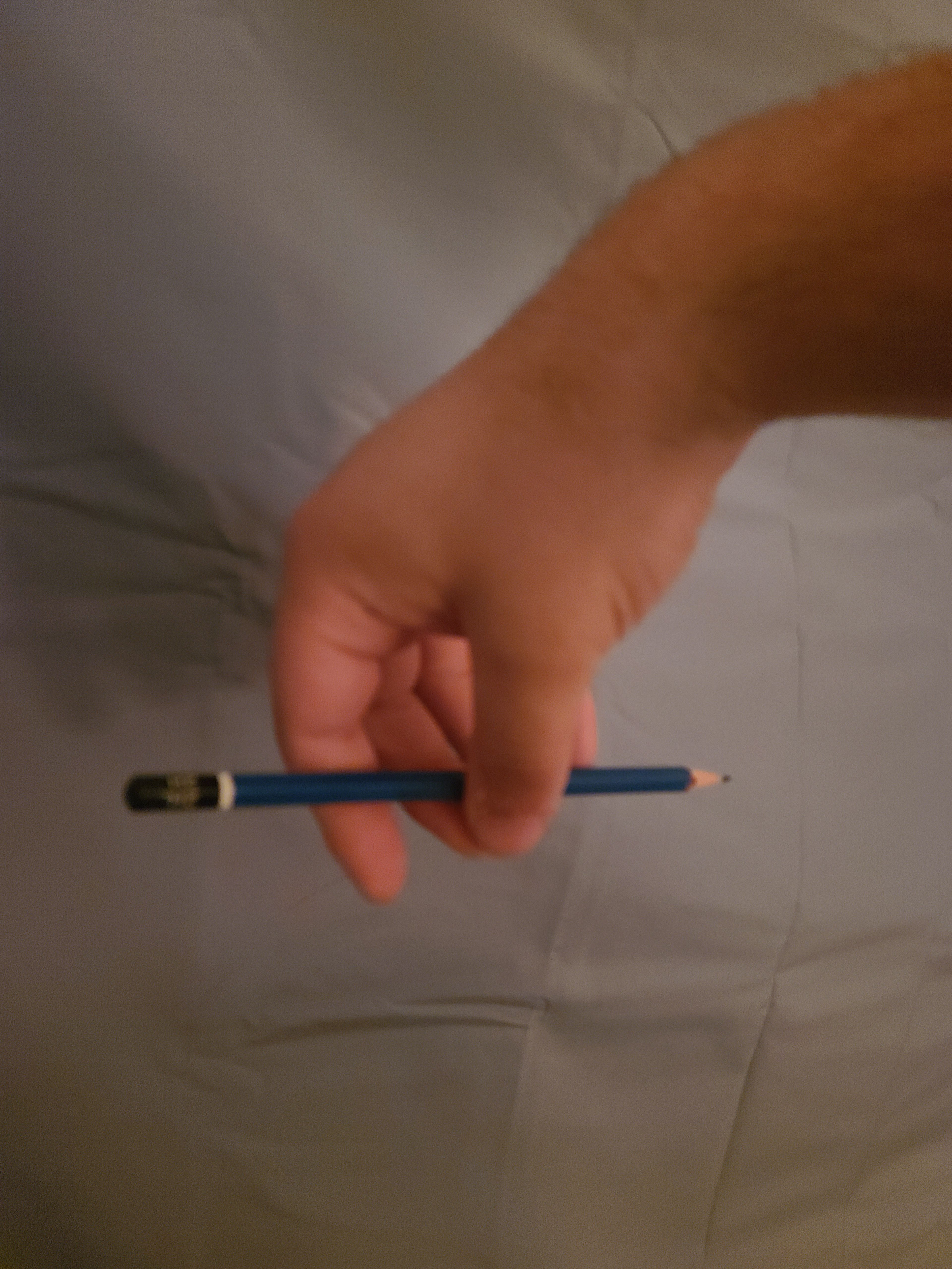Pencil bow hold, view 3
