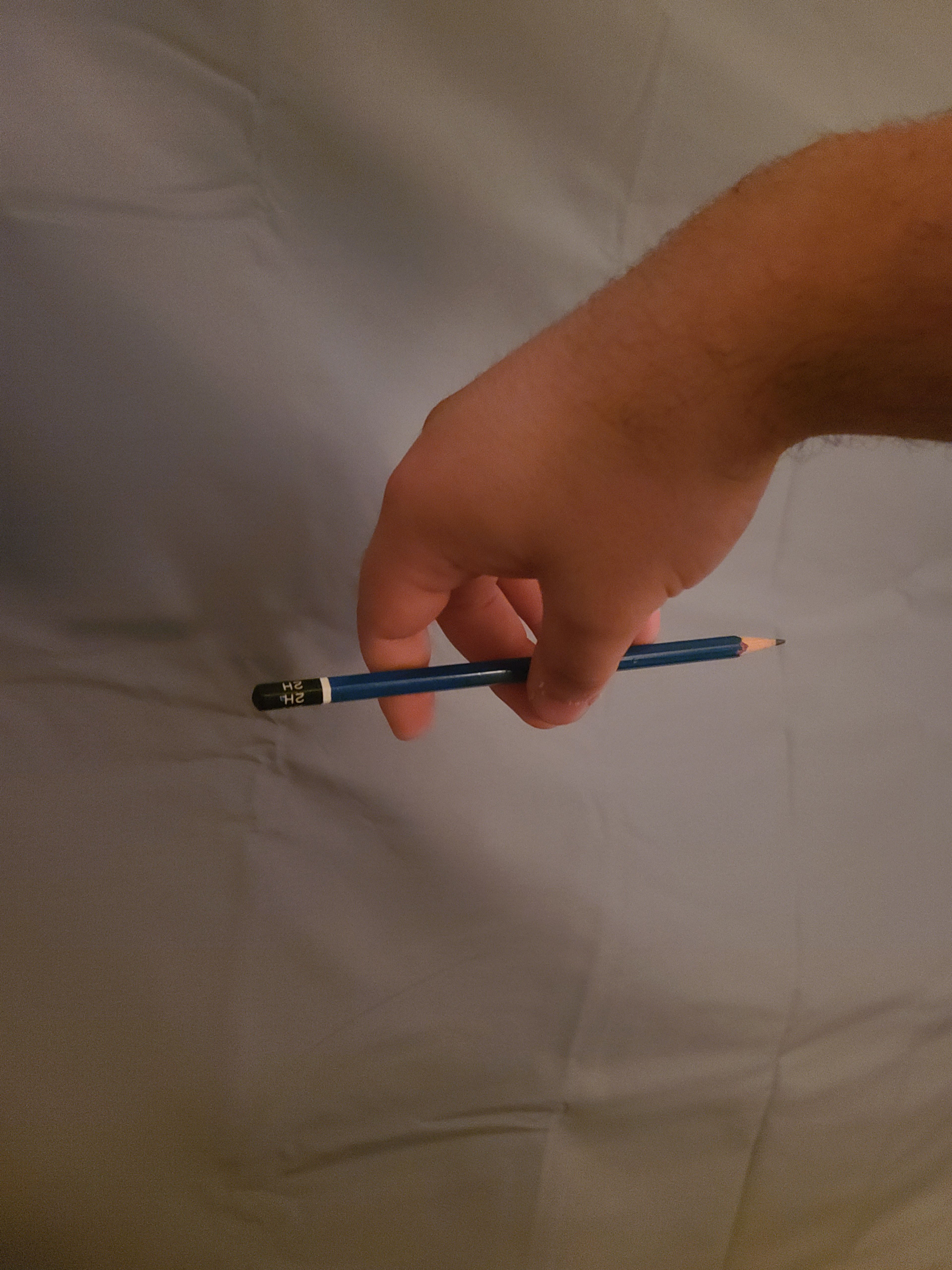 Pencil bow hold, view 4